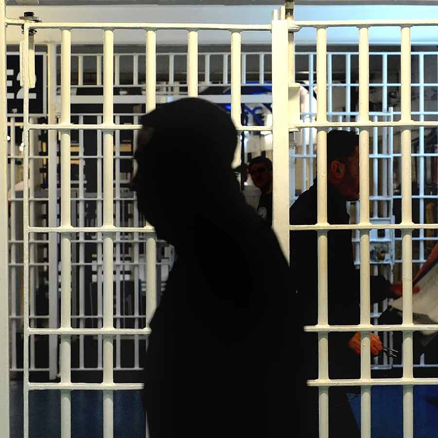 UK PM Keir Starmer government admits more than 250 notorious prisoners were released mistakenly from jail 