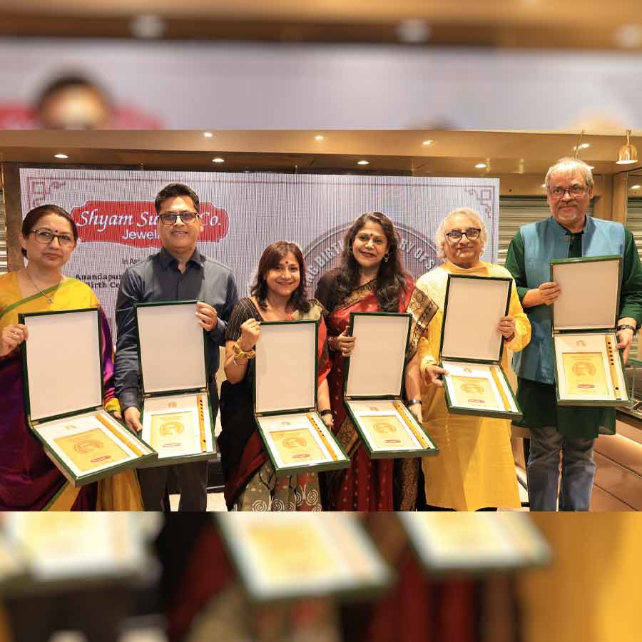 Shyam Sundar Co Jewellers launched new gold coin in respect of the memory of music legend Salil Chowdhury dgtl