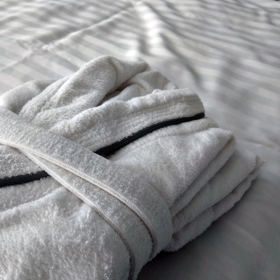 চাদর, গামছা সাদা ধবধবে রাখতে কী ভাবে ধোবেন?