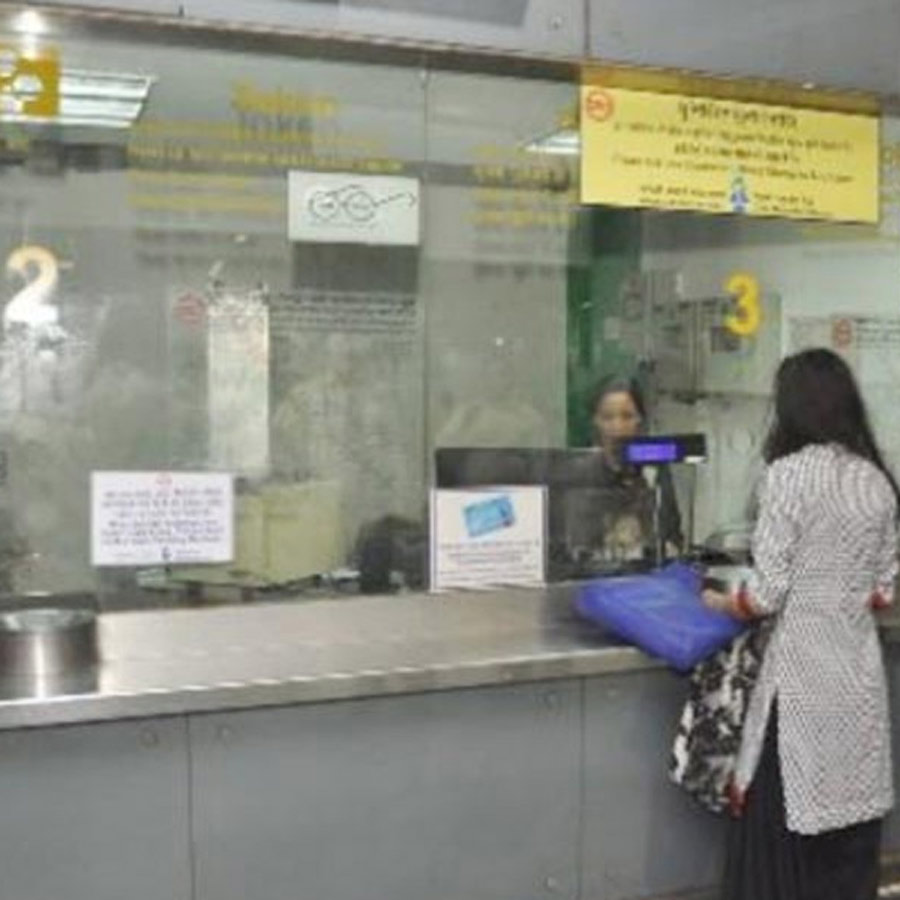 Complaints arise against metro authorities due to shutdown of booking counters early at several stations on the New Garia-Beleghata and Joka-Majherhat metro lines