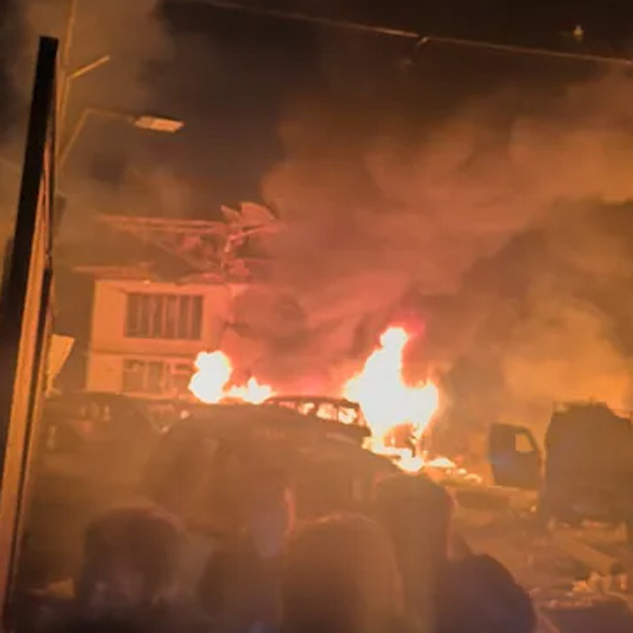 জম্মু ও কাশ্মীরের নওগাম থানায় বিস্ফোরণের ছবি।