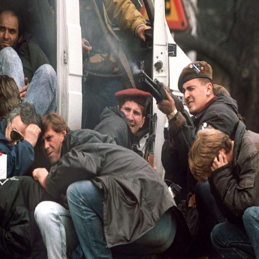 italians paid money to shoot at civilians in the city during bosnian war