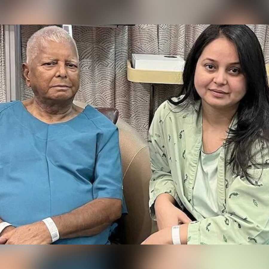 Rohini Acharya, daughter of Lalu Prasad Yadav claims quitting politics and disowning family dgtl