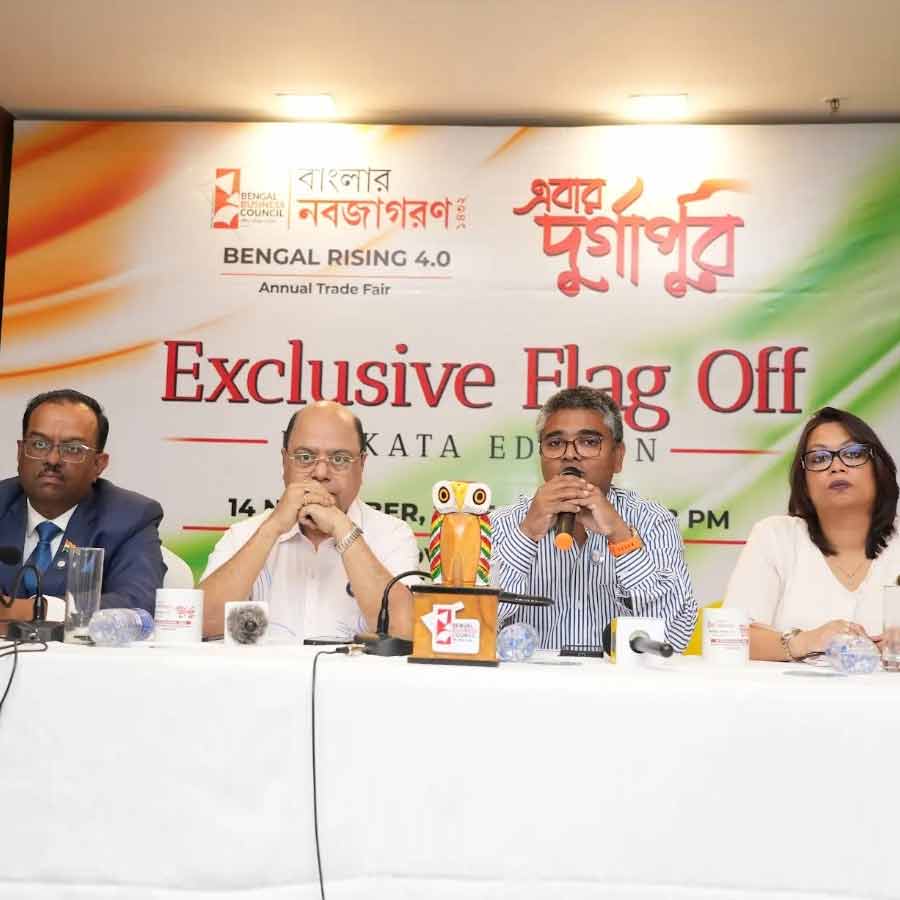 কলকাতায় সাংবাদিক বৈঠকে জর্জ টেলিগ্রাফ গ্রুপের ম্যানেজিং ডিরেক্টর সুব্রত দত্ত এবং বেঙ্গল বিজনেস কাউন্সিলের অন্য সদস্যেরা।