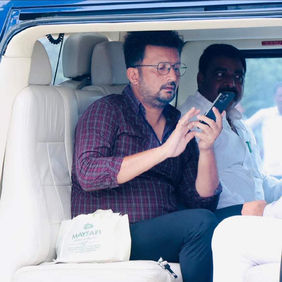 তেজস্বী যাদব ঘনিষ্ঠ রমীজ় খান।