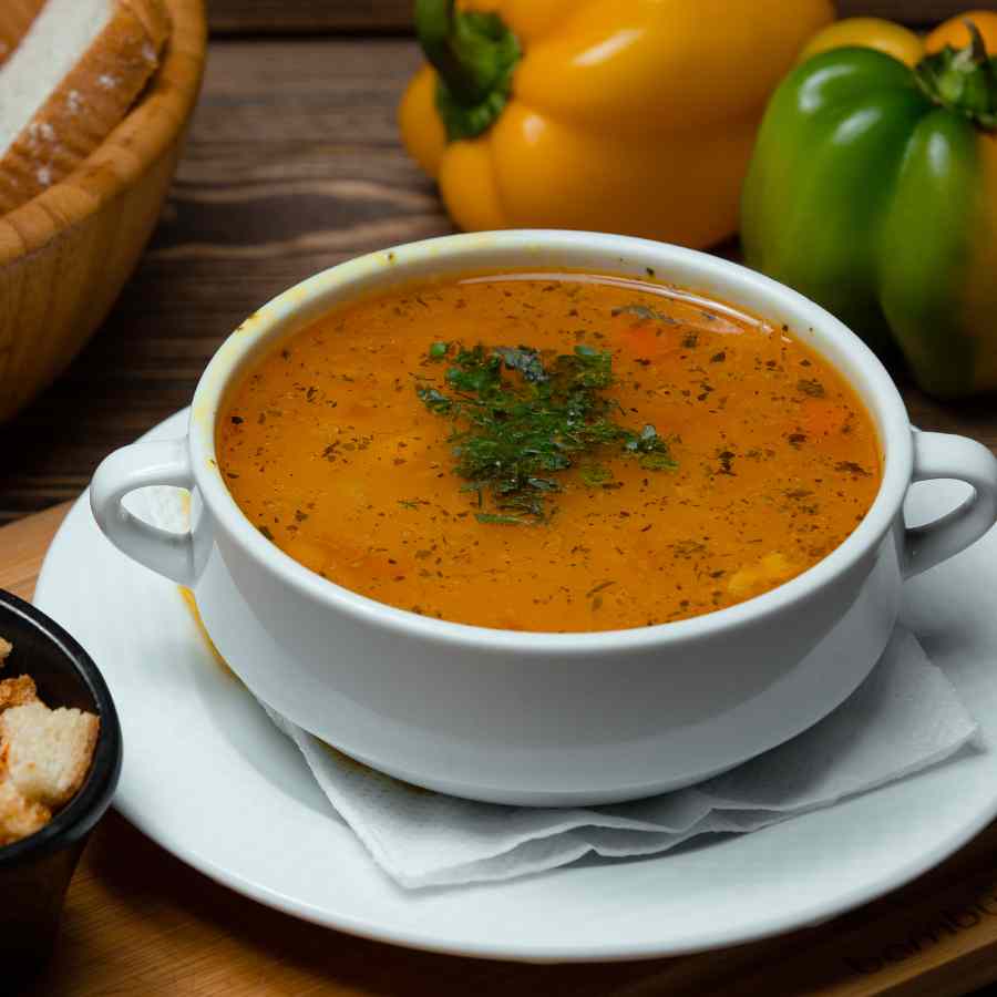 শীতের সব্জি দিয়ে বানানো স্যুপ ছোটরাও খেতে চাইবে।