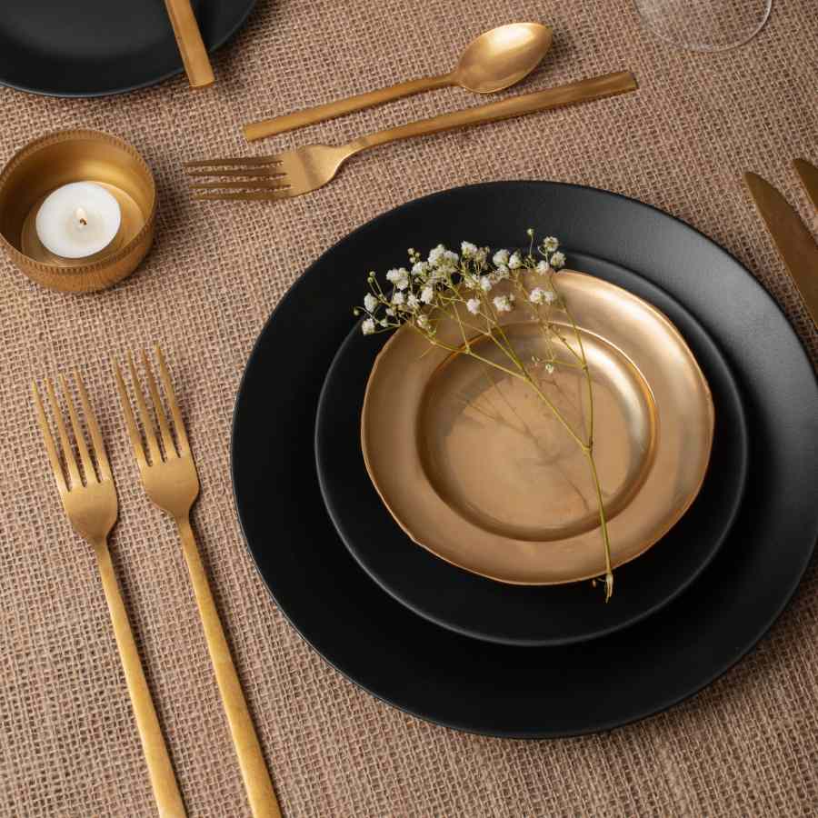 Experts say the material of your plate can affect digestion, chemical exposure, and overall health