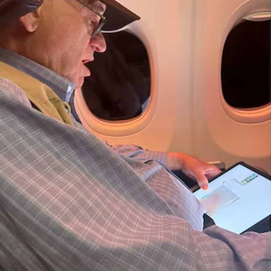 US Politician caught staring at explicit images