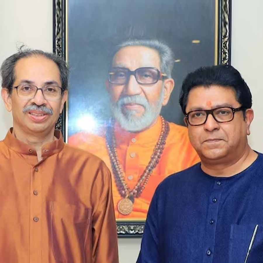 On Bal Thackeray death anniversary, Uddhav and Raj put up united front at Shivaji Park memorial