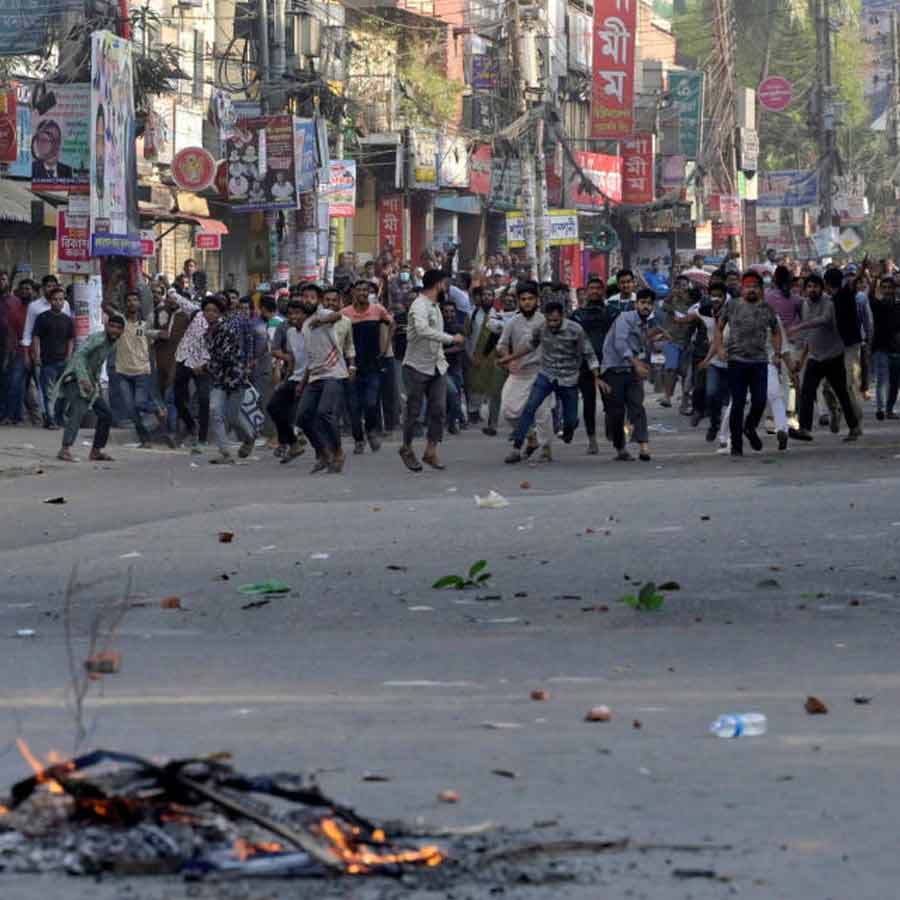 Attempts to demolish Sheikh Mujibur Rahman’s Dhanmondi house, Bangladesh army intervenes dgtl