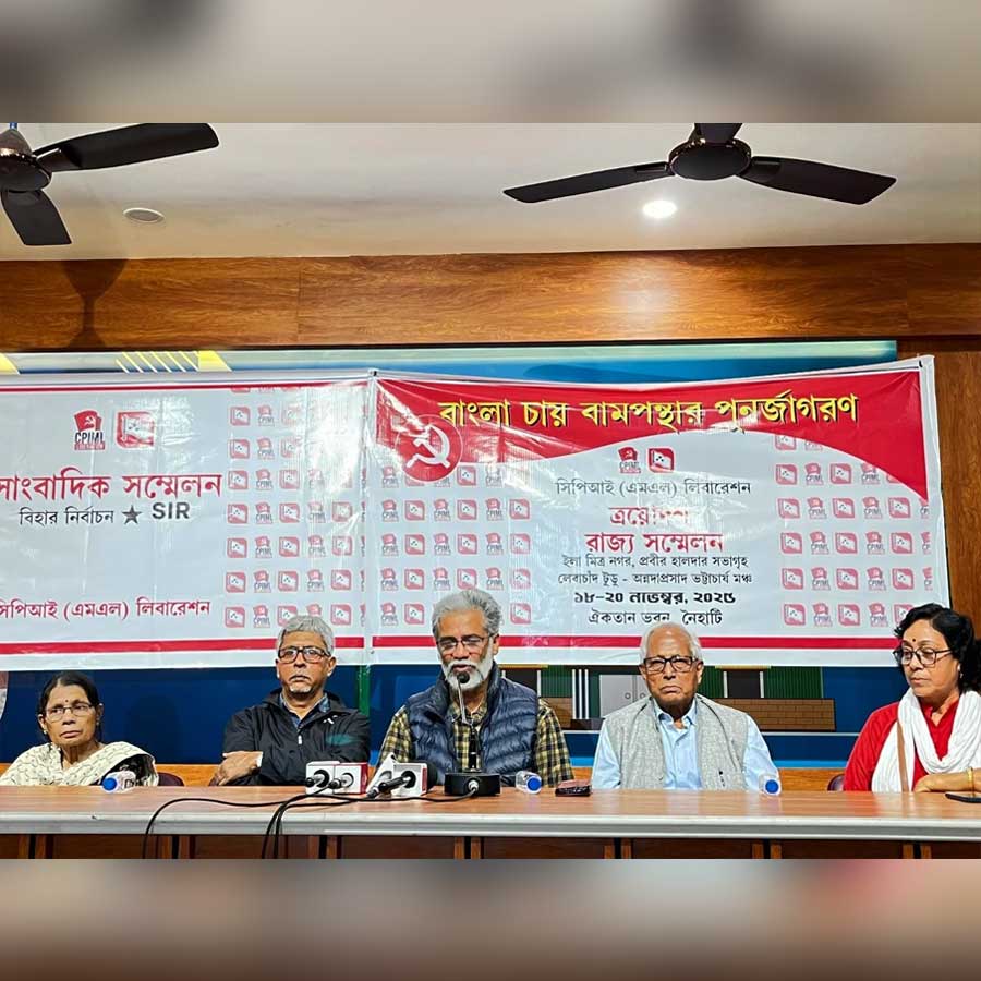 কলকাতা প্রেস ক্লাবে সিপিআই (এম-এল) লিবারেশন নেতৃত্ব।