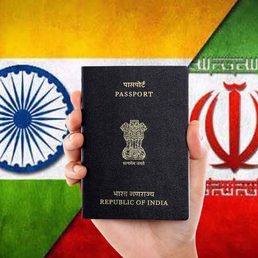 ভারতের পাসপোর্ট। আগামী ২২ নভেম্বর থেকে ভারতীয়দের জন্য ভিসায় ছাড় স্থগিত করে দিচ্ছে ইরান।