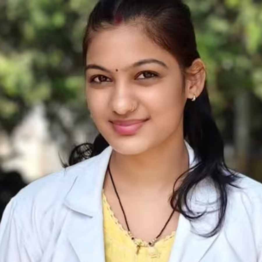 Nurse teaches patient and his relative a lesson dgtl