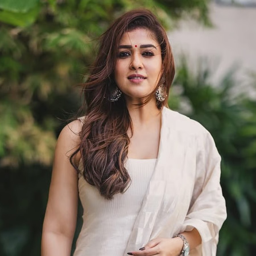 ঠোঁটের সাজে অভিনেত্রীর বিশেষ পন্থা।