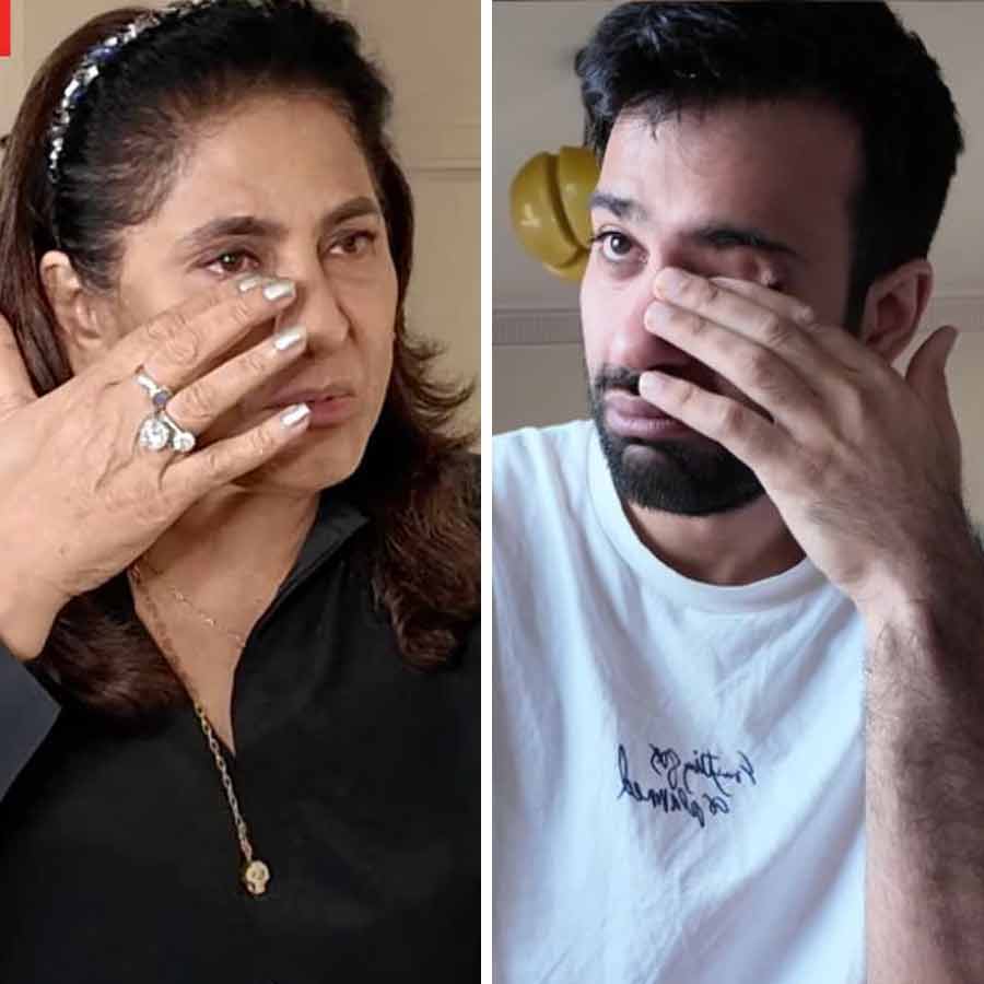 Archana Puran Singh and Parmeet Sethi son get attack by fans in delhi dgtl