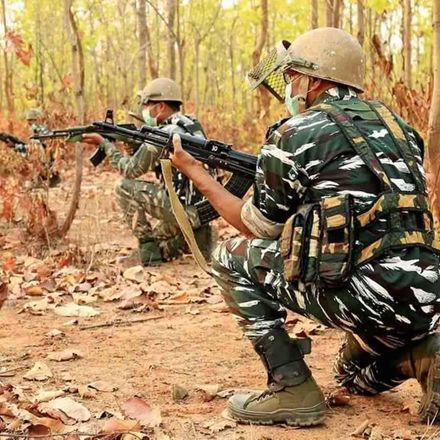 Many maoist cadres arrested by police in Andhra Pradesh, policeman dead in clash at Chhattisgarh-Madhya Pradesh border dgtl