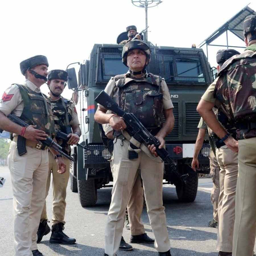 Locker of Doctors and Medical staffs are being inspected at Anantanag of Jammu and Kashmir dgtl