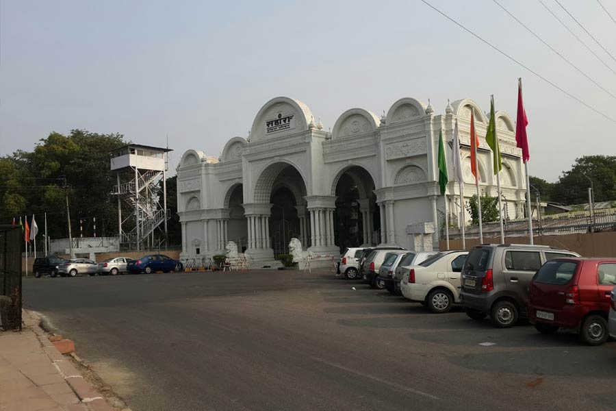 What is the current state of Subrata Roy’s Sahara city, situated in Lucknow