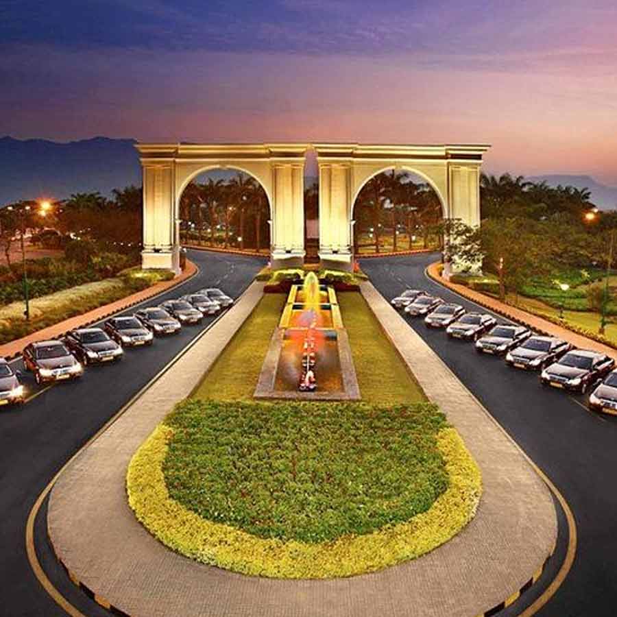 What is the current state of Subrata Roy’s Sahara city, situated in Lucknow