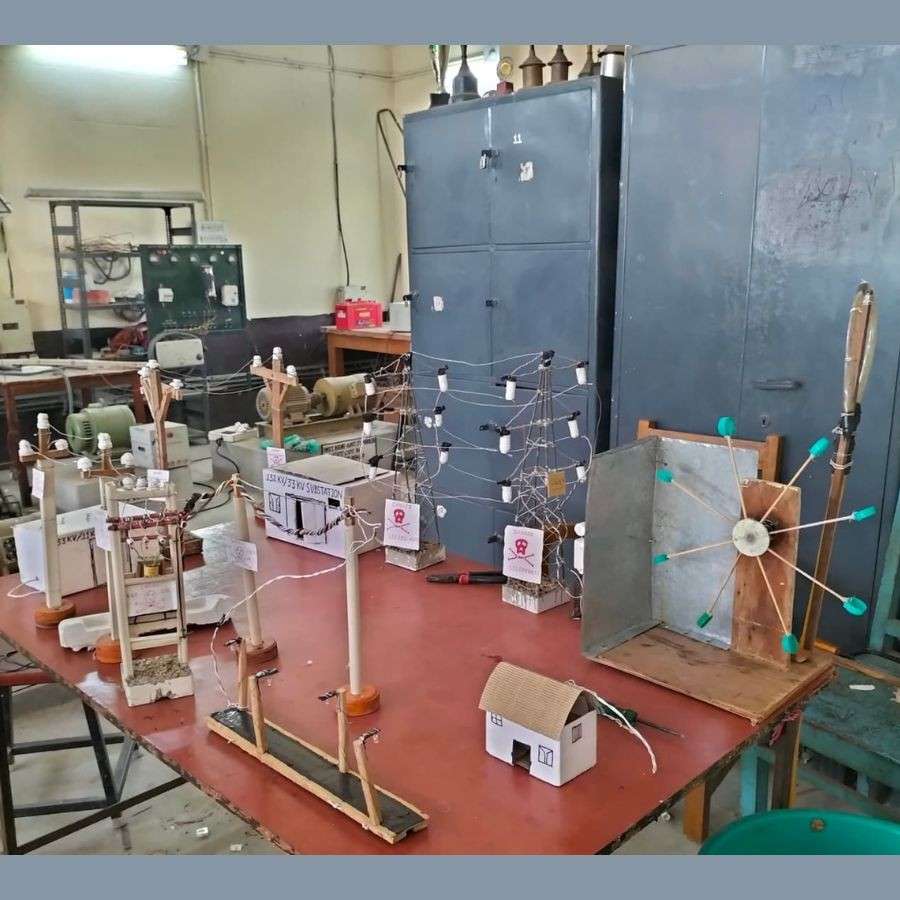 গর্ভনমেন্ট আইটিআই, পুরুলিয়ায় রয়েছে সেই মডেল। 