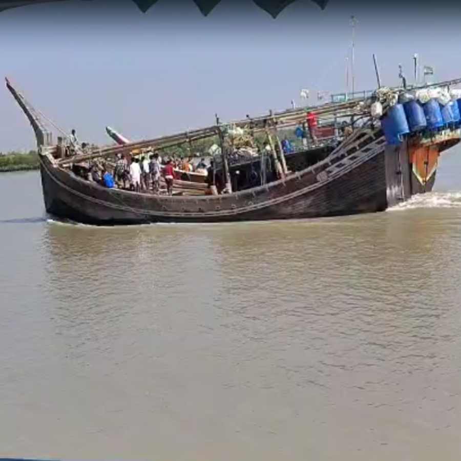 Coast guard detained Bangladeshi trawler boat, 28 fishermen