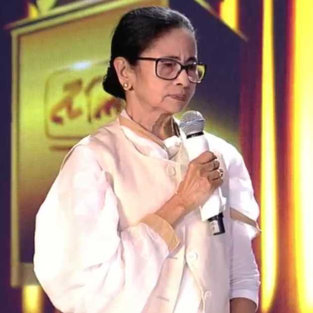 Chief Minister Mamata Banerjee attends Tele Academy award and gives awards to television personalities dgtl