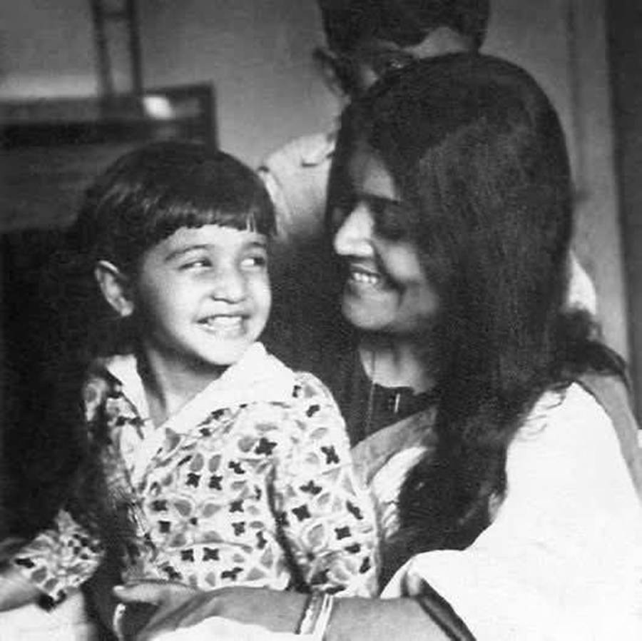 শ্রমণাকে নিয়ে ‘সংসারী’ রুমা গুহঠাকুরতা।