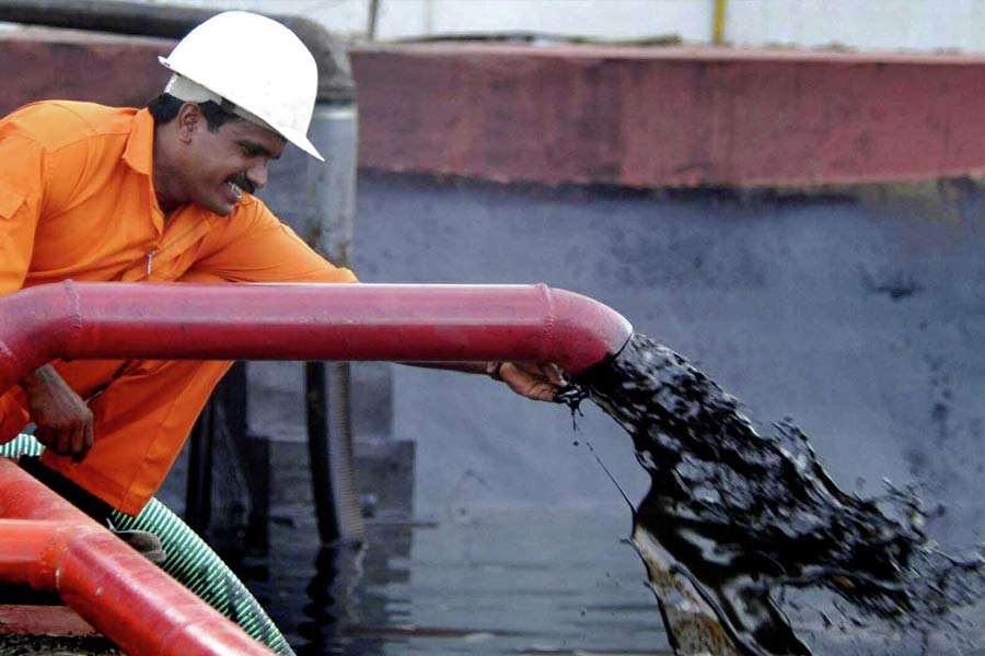 Reliance stops Russian crude