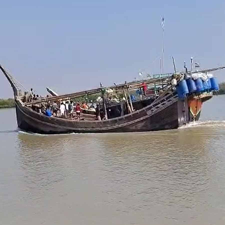 Bangladeshi Fishermen Detain
