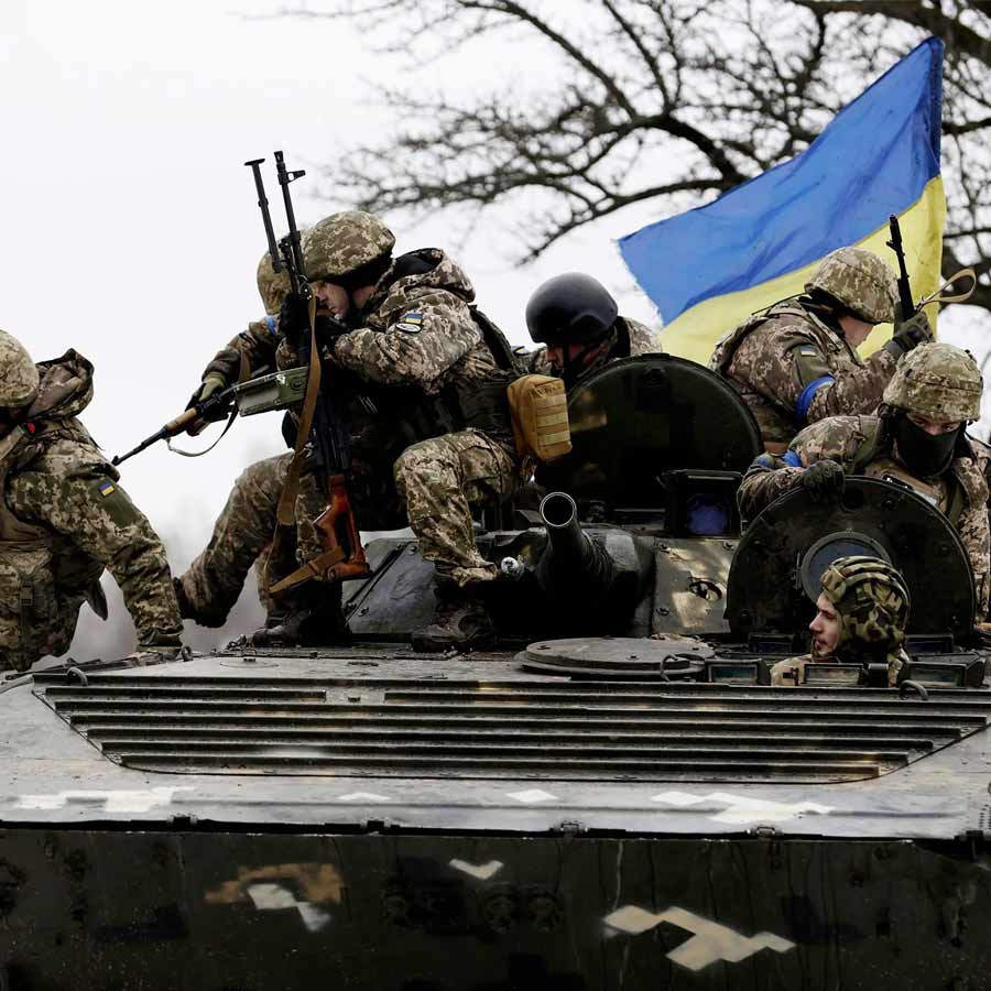 Russia offers fifth generation fighter jet SU-57 with Technology transfer, though US sanctions are major concern for India 