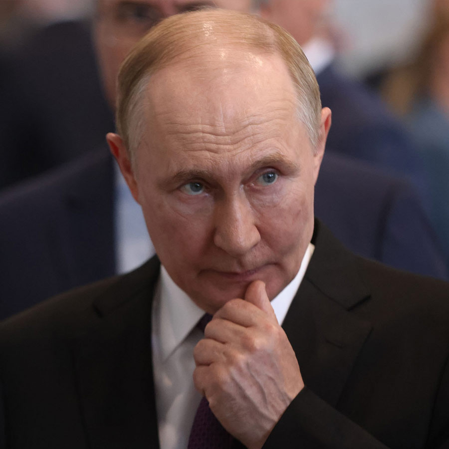 Russia offers fifth generation fighter jet SU-57 with Technology transfer, though US sanctions are major concern for India 