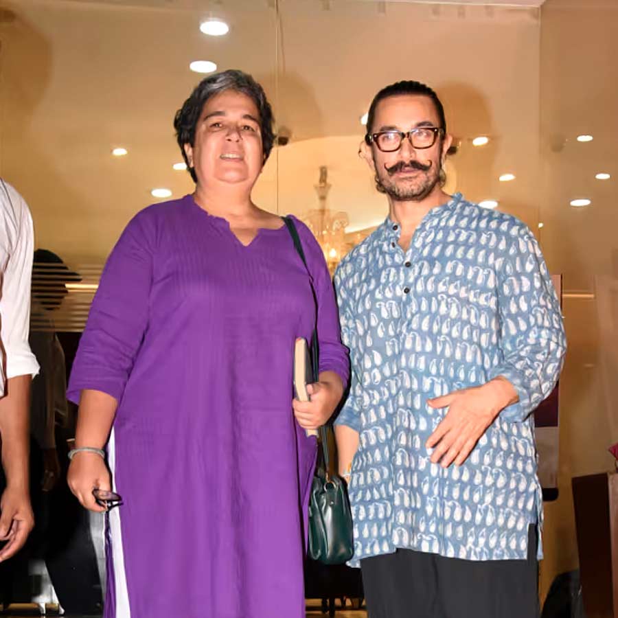 Aamir Khan suddenly surprised his ex wife Rina Dutta dgtl