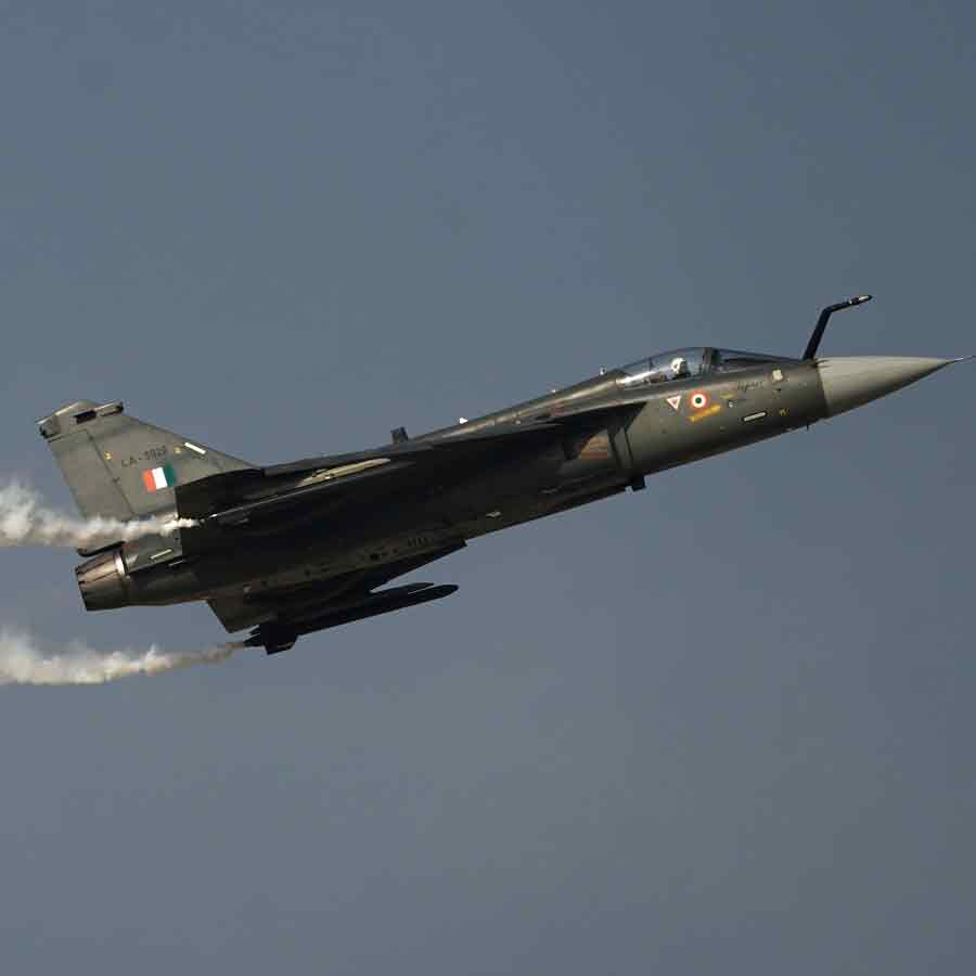 Did pilot try to eject from crashing Tejas jet what video shows dgtl