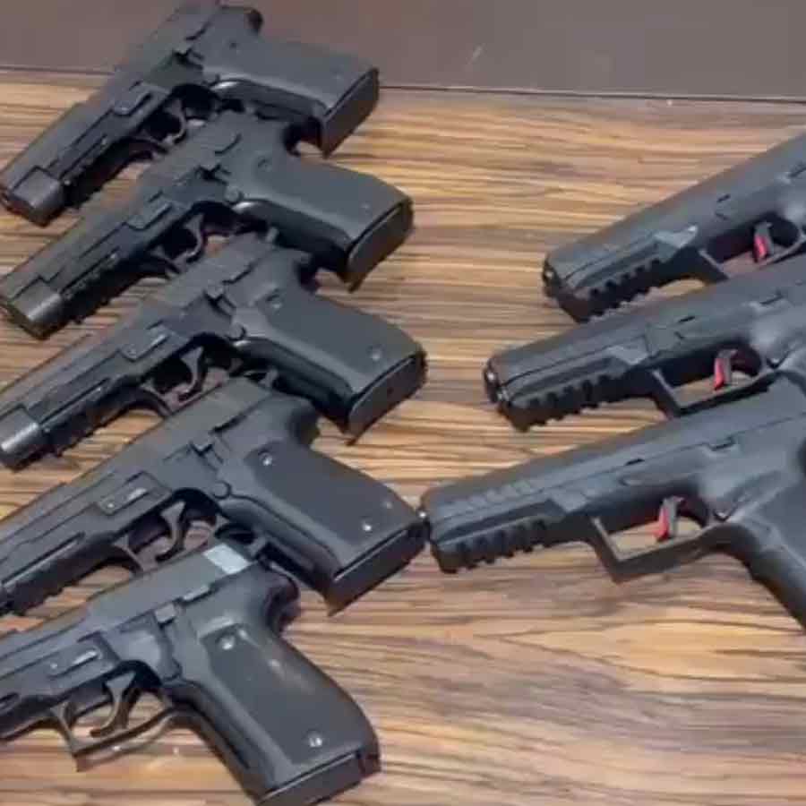 Huge cache of weapons seized in Delhi dgtl