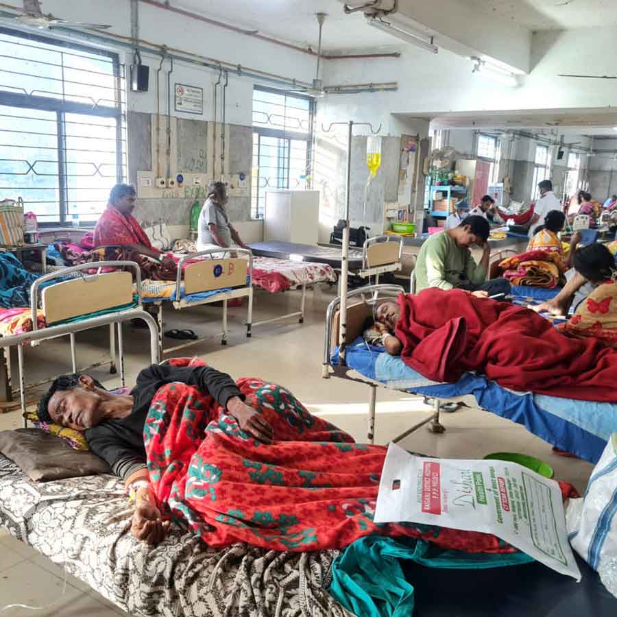 Two middlemen have been arrested for allegedly selling illegal beds and other services at SSKM and Calcutta Medical College