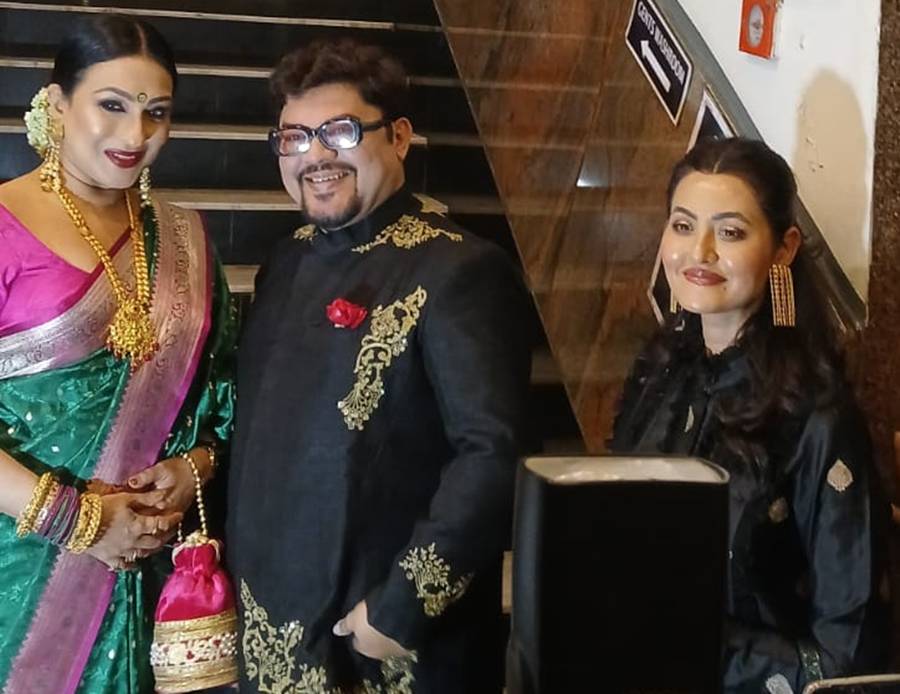 ঋতুপর্ণা সেনগুপ্ত, রামকমল মুখোপাধ্যায়, অনন্যা বন্দ্যোপাধ্যায়।