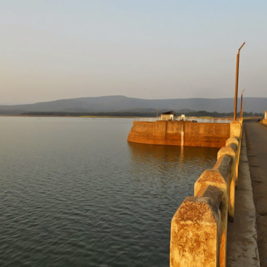 শীত-ভ্রমণে চলুন স্বল্পচেনা এক ঠিকানায়।  অরণ্য-পাহাড় সঙ্গ দেবে এ যাত্রায়।  ছবিটি গোহিরা জলাধারের।