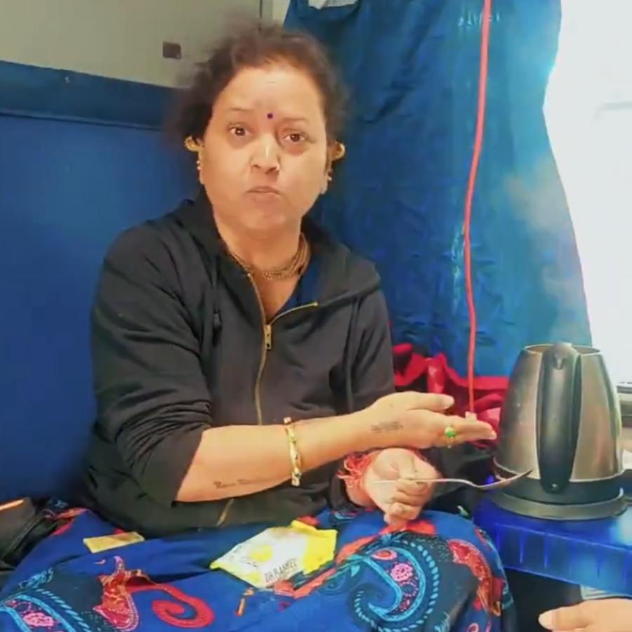 বিতর্কের কেন্দ্রে যে মহিলা!