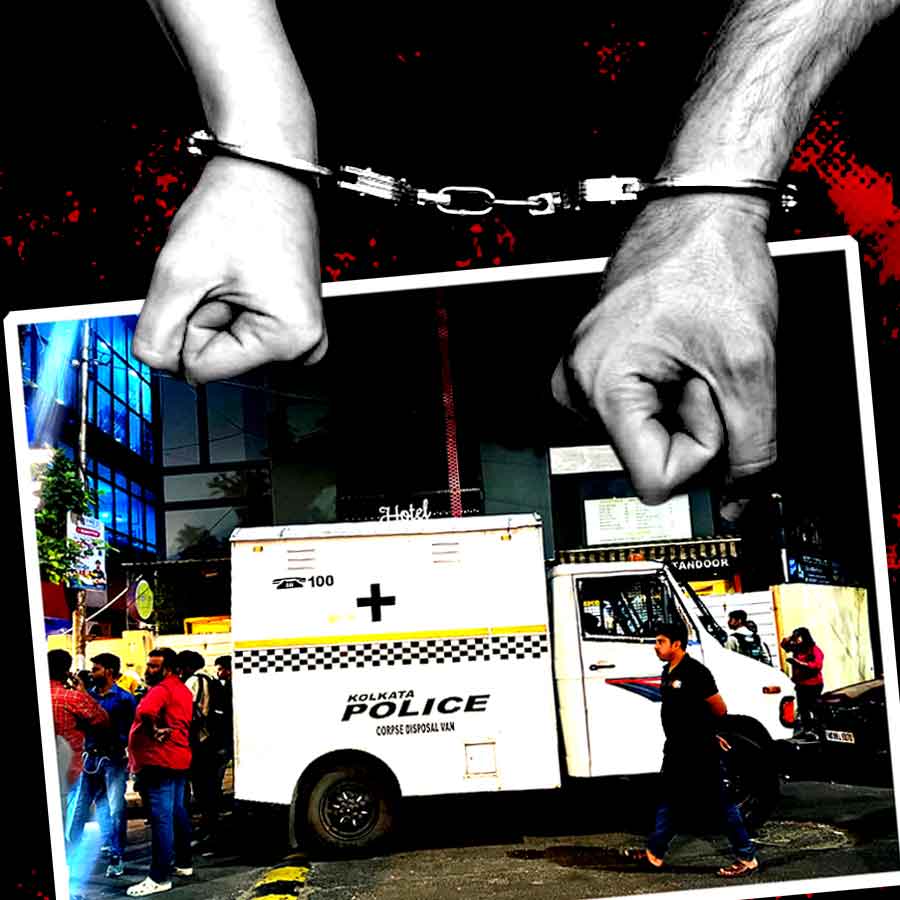 কসবার হোটেল থেকে শনিবার দেহ উদ্ধার হয়। ওই ঘটনায় দু’জনকে গ্রেফতার করল পুলিশ।