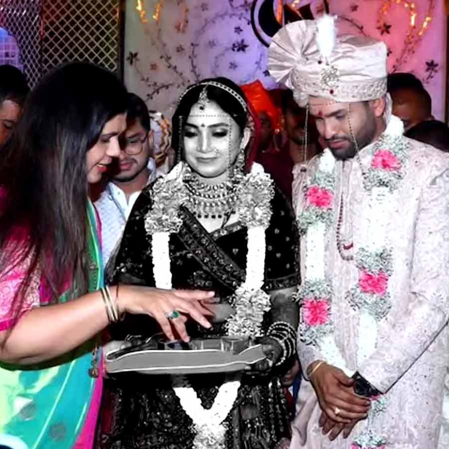 Wife of Maharashtra Minister Pankaja Munde’s personal assistant dies over alleged harassment dgtl