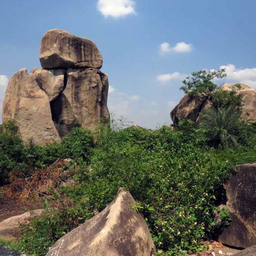 বইয়ে পড়া মামা-ভাগ্নে পাহাড় চাক্ষুষ হবে এখানে এলে।