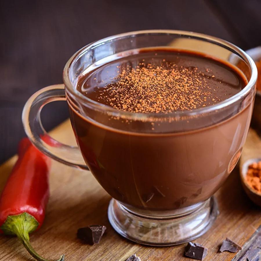 শীতের সময়ে গরম গরম পানীয়ে চুমুক।