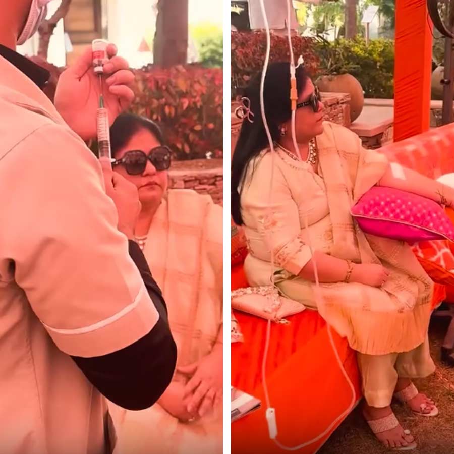 শুধু যাঁরা মদ্যপান করেছেন, তাঁরাই এসেছেন, তা নয়। এমনও অনেকেই এসেছেন, যাঁরা মদ্যপান করেননি। 