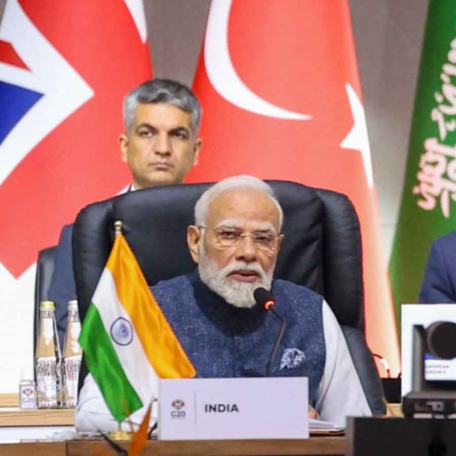 রবিবার দক্ষিণ আফ্রিকার জোহান্‌সবার্গে জি২০ সম্মেলনে প্রধানমন্ত্রী নরেন্দ্র মোদী।