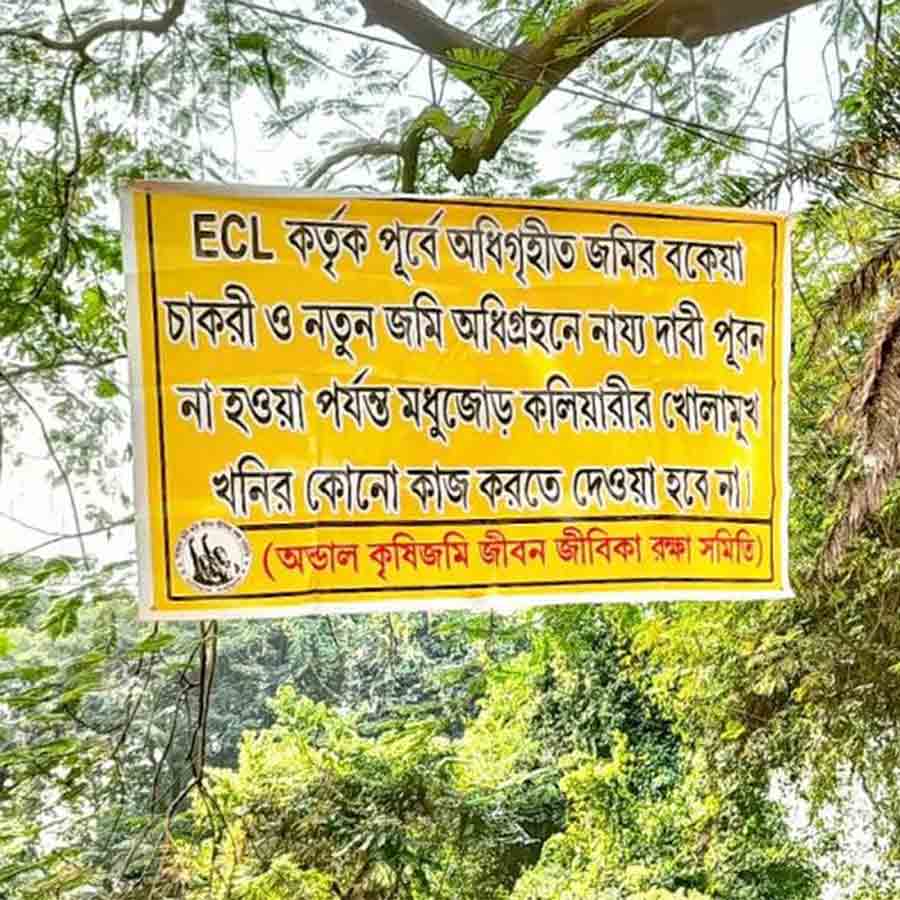 Local residents stopped mining work in demand of rehabiitation and job at Bardhaman