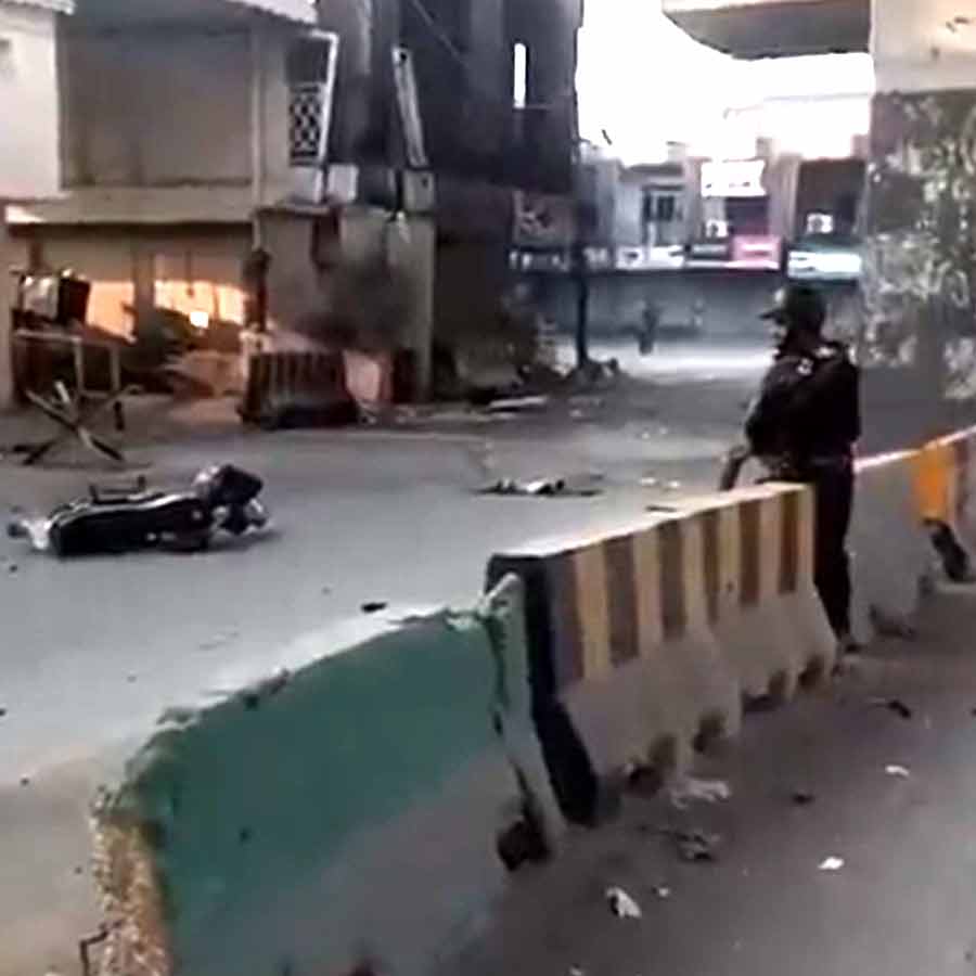 Gunmen attack Pakistan paramilitary force headquarters in Peshawar dgtl