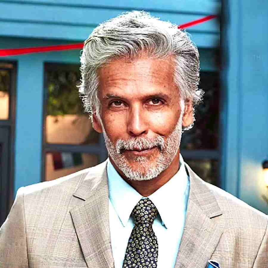 ‘ইন্টারমিটেন্ট ফাস্টিং’ করে রোগা হয়েছেন মিলিন্দ সোমন।