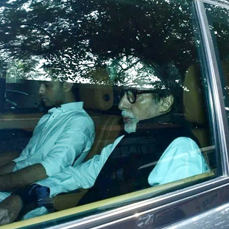 নাতি অগ্যস্তের সঙ্গে অমিতাভ বচ্চন।