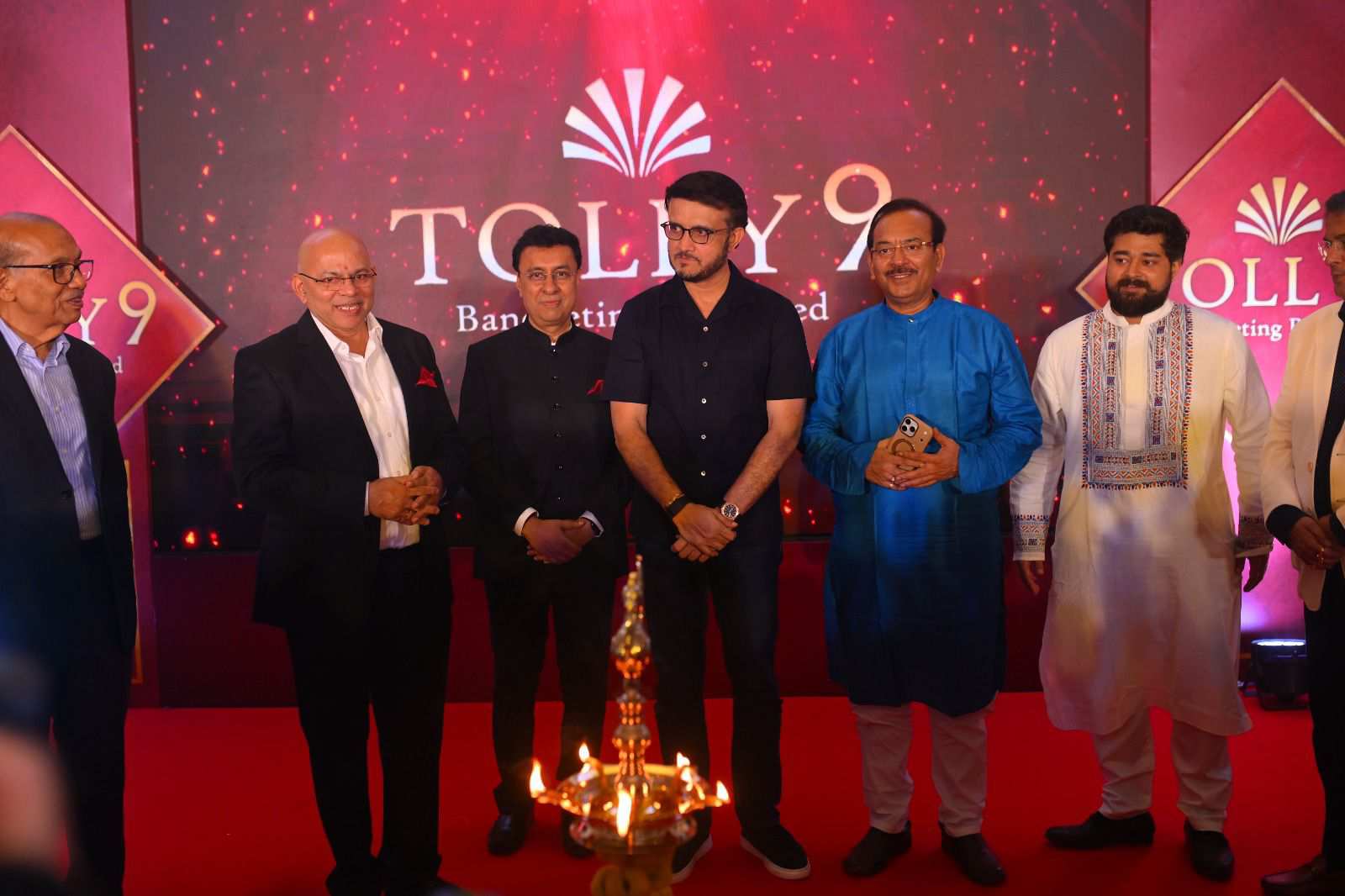 ‘টলি ৯’-এর উদ্বোধনী অনুষ্ঠানে চাঁদের হাট।