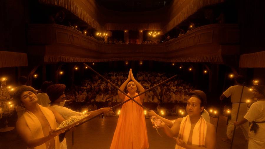 ‘দ্যাখো দ্যাখো কানাইয়ে’ গানের দৃশ্যে শুভশ্রী গঙ্গোপাধ্যায়।